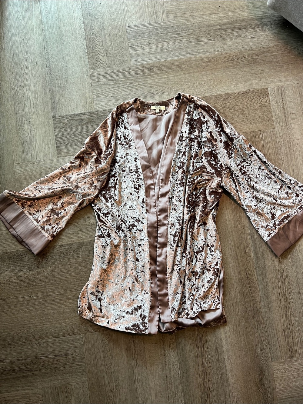 Kori Crushed Velvet Open-Front Kimono in Blush/Mauve